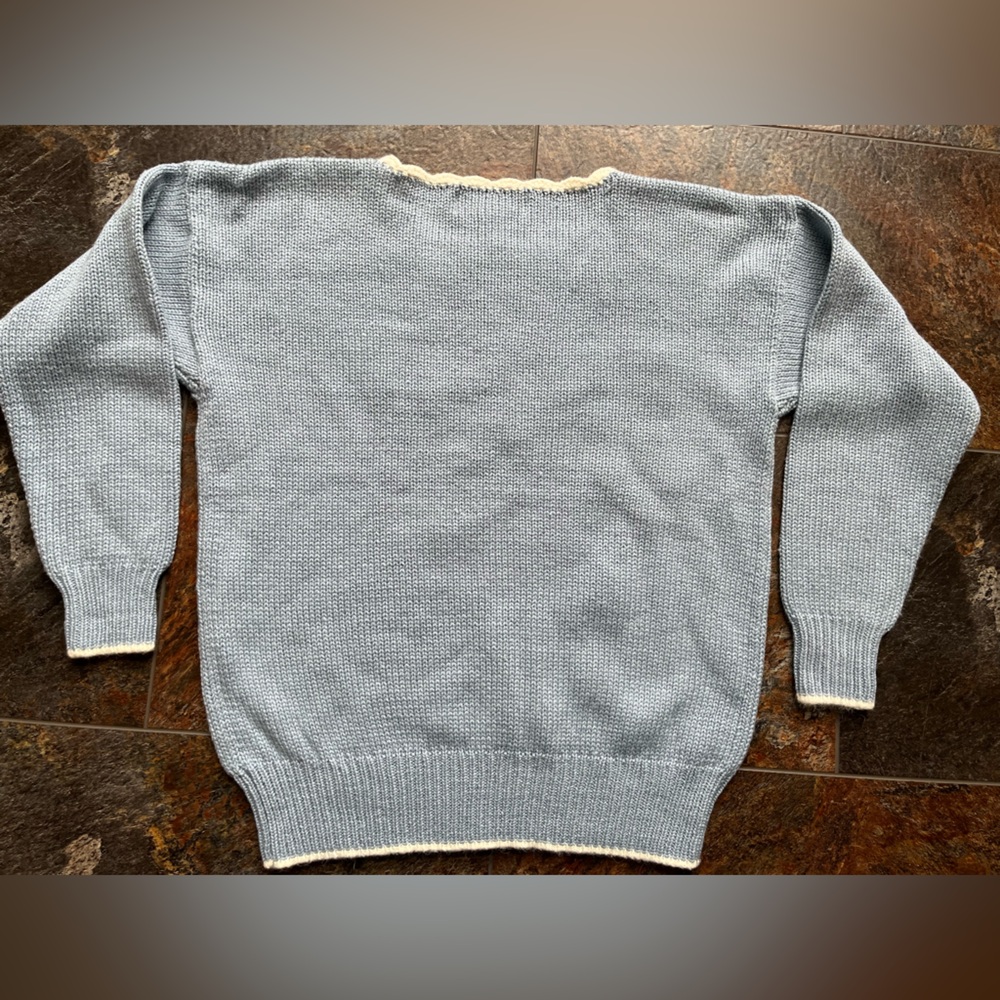 Vintage women’s Dana Scott feminine crew pull over blue cream sweater. Medium - Picture 6 of 14